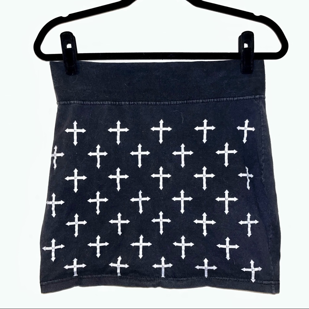 RARE VINTAGE 80’S HIGH WAISTED SKIRT! SKULLS AND CROSSES